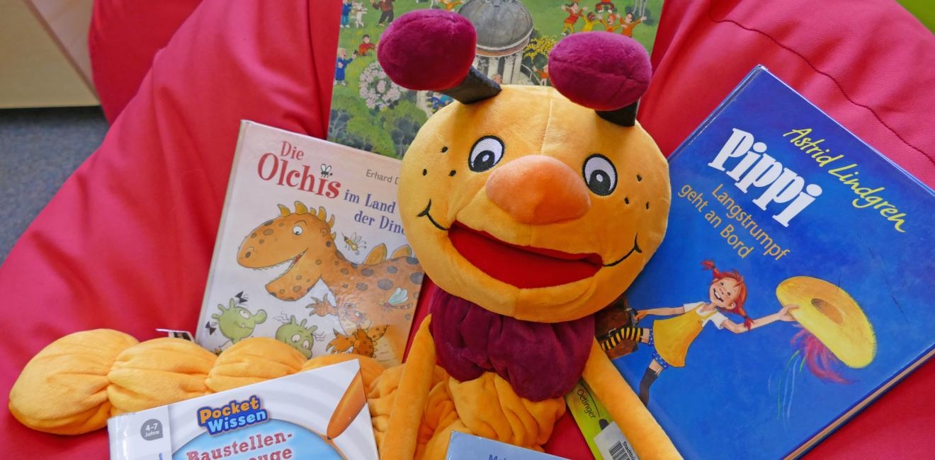 Kinder auf Rutsche